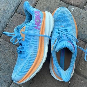 Women’s Hoka Clifton 9 Size 9.5B
